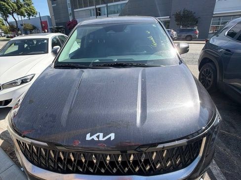 Used 2025 Kia Carnival FWD image 3
