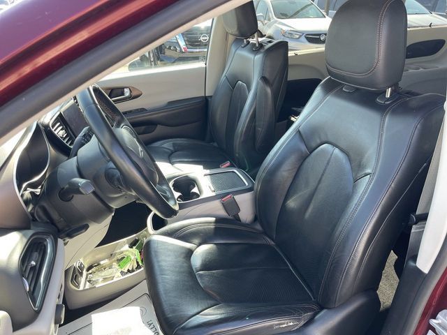 Used 2017 Chrysler Pacifica Touring-L Plus w/ Advanced Safetytec Group FWD image 11