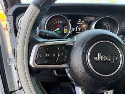 Used 2023 Jeep Wrangler Unlimited Rubicon 4xe w/ Cold Weather Group AWD/4WD image 21