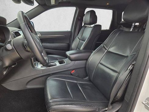 Used 2019 Jeep Grand Cherokee Altitude RWD image 16
