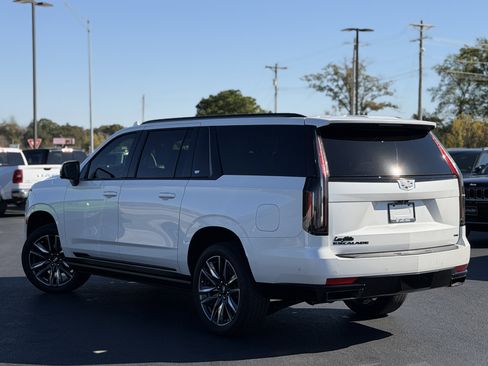 Used 2021 Cadillac Escalade ESV Sport Platinum image 6