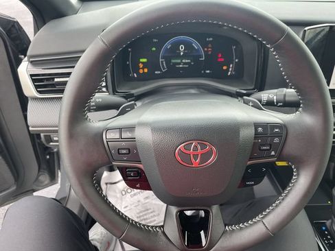 Used 2025 Toyota Camry SE AWD/4WD image 15