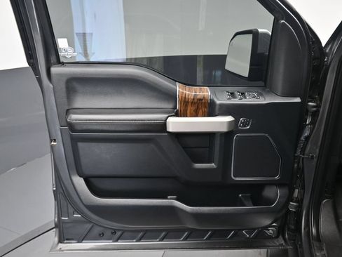 Used 2019 Ford F150 Lariat w/ Equipment Group 502A Luxury AWD/4WD image 9