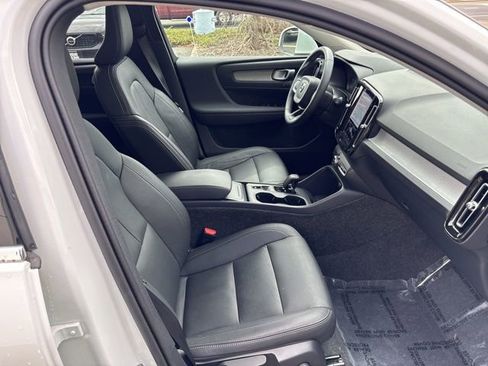 Used 2025 Volvo XC40 B5 Core AWD/4WD image 16
