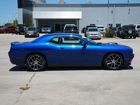 Used 2018 Dodge Challenger R/T RWD image 5