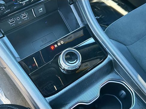 Used 2023 Jeep Grand Cherokee L Laredo image 28