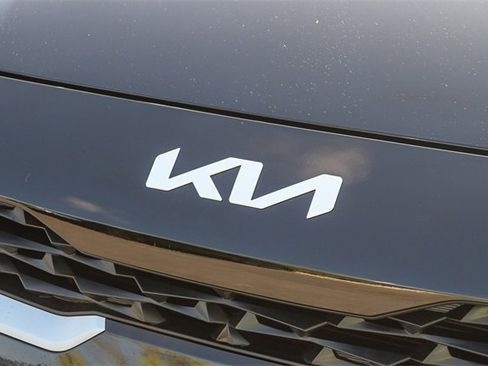 Used 2023 Kia Forte LXS w/ LXS Technology Package image 12