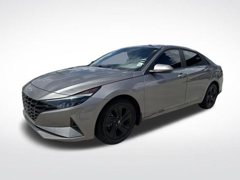 Used 2023 Hyundai Elantra SEL FWD image 2