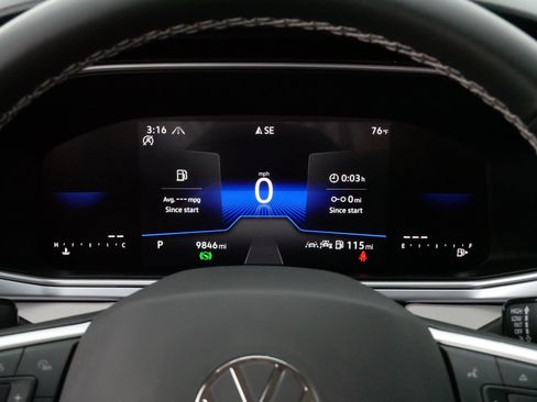 Used 2025 Volkswagen Taos SE w/ Panoramic Sunroof Package AWD/4WD image 21