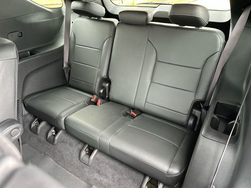 Used 2025 Chevrolet Traverse LT image 22