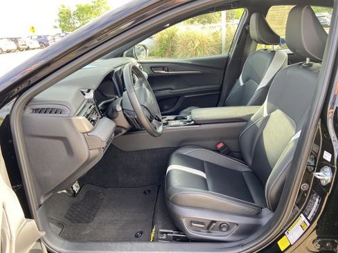 Used 2025 Toyota Camry SE image 34