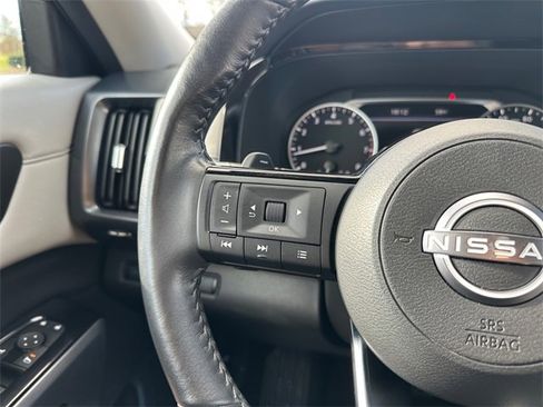 Used 2023 Nissan Pathfinder SL image 24