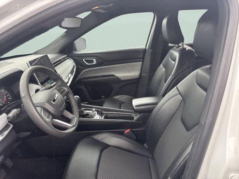 Used 2024 Jeep Compass Latitude image 9