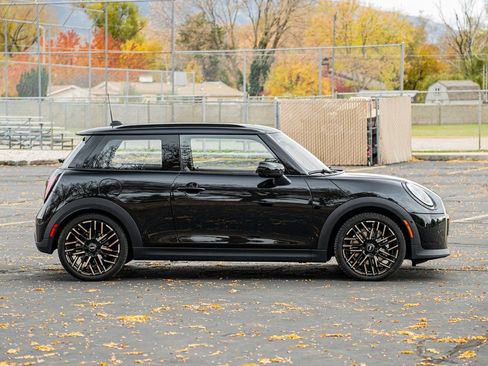 Used 2025 MINI Cooper 2-Door Hardtop image 4