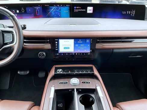 Used 2025 Lincoln Navigator Reserve AWD/4WD image 13