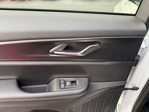 Used 2025 Jeep Grand Cherokee Altitude AWD/4WD image 27