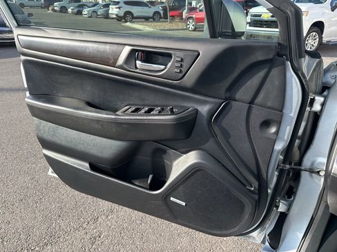 Used 2016 Subaru Legacy 3.6R Limited image 17