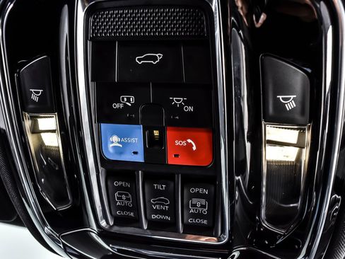 Used 2023 Jeep Grand Cherokee Overland w/ Luxury Tech Group IV AWD/4WD image 32