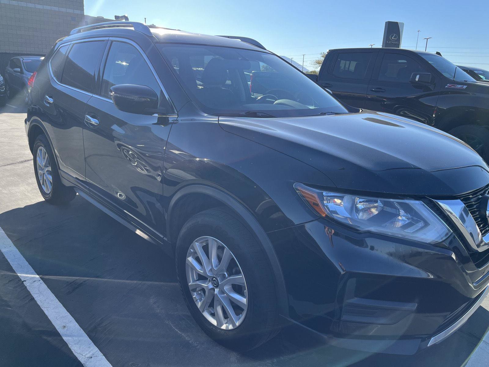 Used 2017 Nissan Rogue SV AWD/4WD image 3