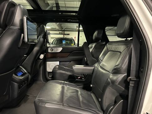 Used 2023 Lincoln Navigator L Reserve AWD/4WD image 23