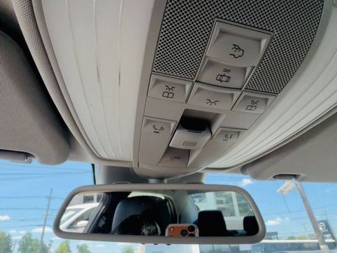 Used 2013 Mercedes-Benz E 350 4MATIC Sedan image 11