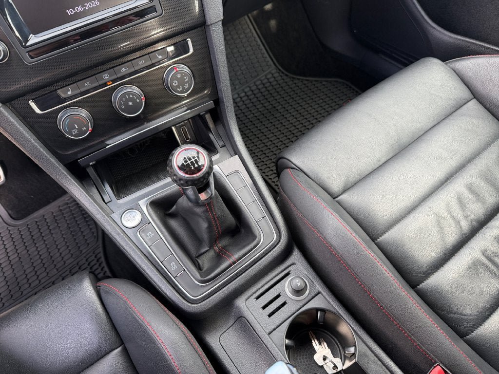 Used 2015 Volkswagen GTI SE FWD image 18
