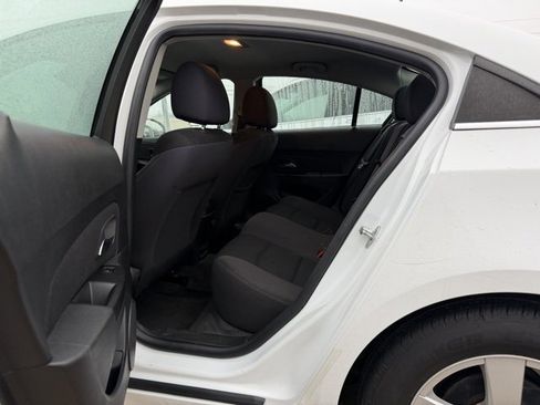 Used 2014 Chevrolet Cruze LT image 9
