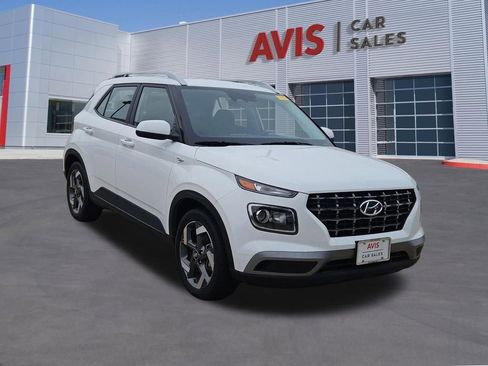 Used 2025 Hyundai Venue SEL FWD image 9