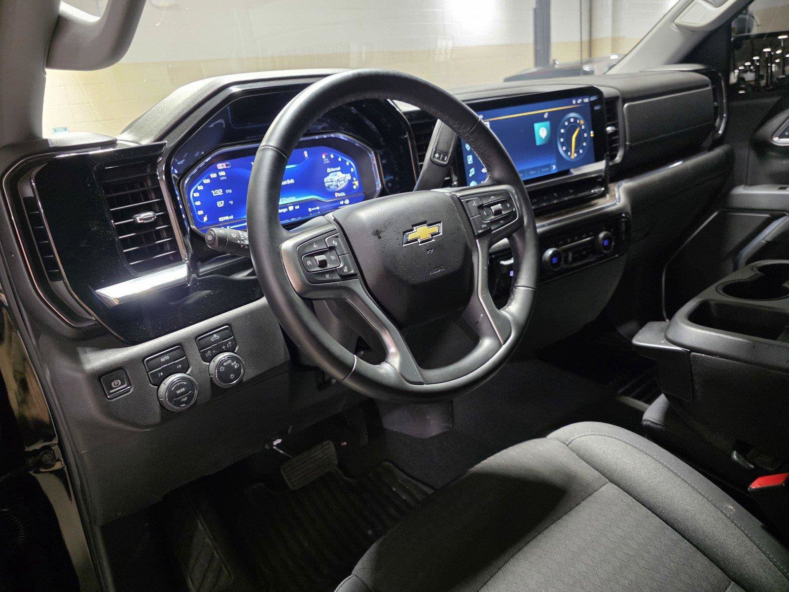 Used 2025 Chevrolet Silverado 1500 LT AWD/4WD image 17