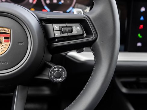 Certified 2025 Porsche Cayenne Coupe image 16