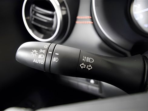 Used 2021 Nissan Kicks SR w/ SR Premium Package image 34