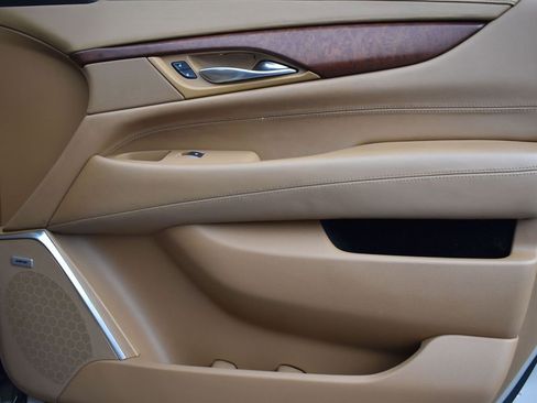 Used 2017 Cadillac Escalade Platinum image 38