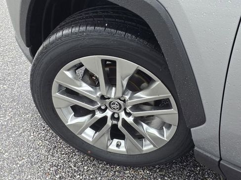Used 2019 Toyota RAV4 XLE Premium FWD image 33