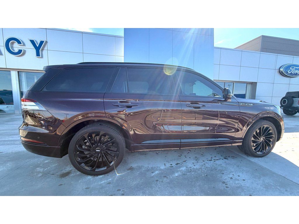 Used 2023 Lincoln Aviator Reserve w/ Equipment Group 201A RWD image 8