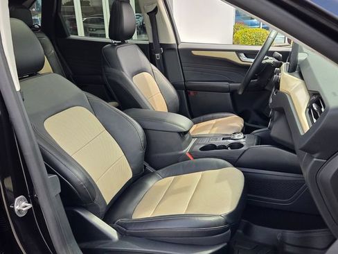 Used 2021 Ford Escape Titanium w/ Titanium Elite Package AWD/4WD image 16