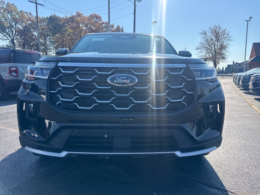 Used 2026 Ford Explorer Platinum w/ LUX Leather Package AWD/4WD image 3