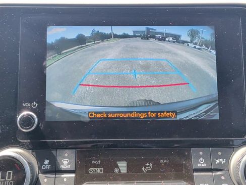 Used 2023 Toyota Highlander XLE FWD image 25