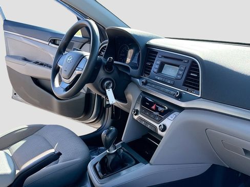 Used 2017 Hyundai Elantra SE image 5