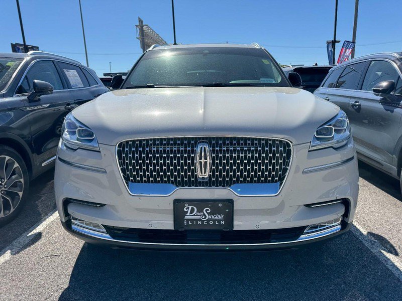 Used 2024 Lincoln Aviator Reserve w/ Equipment Group 201A AWD/4WD image 2