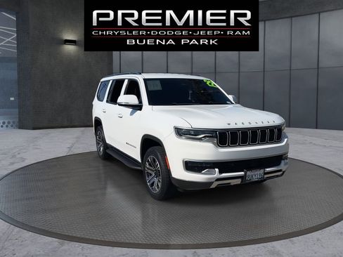 Used 2022 Jeep Wagoneer Series III AWD/4WD image 2