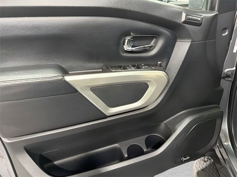Used 2020 Nissan Titan SL w/ Moonroof Package image 9