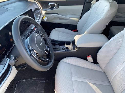 Certified 2025 Kia Sorento S FWD image 18