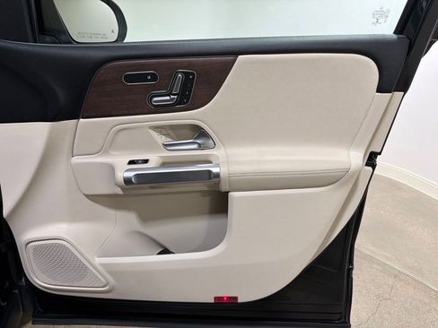 Used 2023 Mercedes-Benz GLB 250 4MATIC image 22