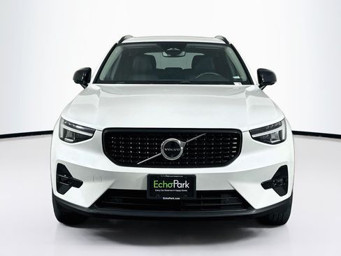 Used 2024 Volvo XC40 B5 Plus w/ Climate Package AWD/4WD image 2