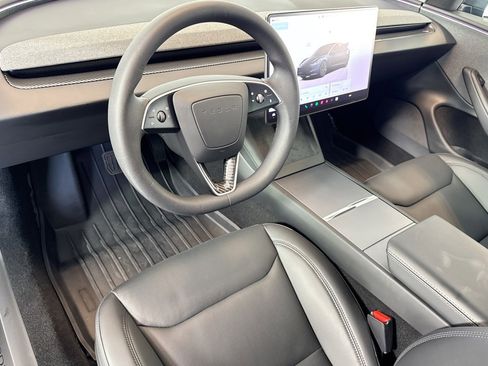 Used 2025 Tesla Model 3 Long Range image 9