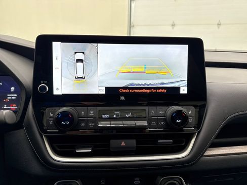 Used 2024 Toyota Grand Highlander AWD image 18