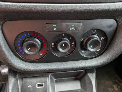 Used 2022 RAM ProMaster City Tradesman FWD image 30