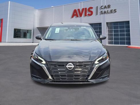 Used 2025 Nissan Altima 2.5 SV FWD image 2