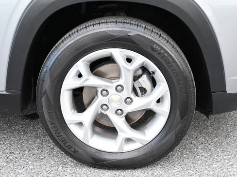 Used 2024 Chevrolet Trax LS w/ LS Convenience Package FWD image 12