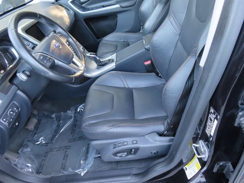 Used 2017 Volvo XC60 T6 Dynamic w/ Preferred Option Package AWD/4WD image 10